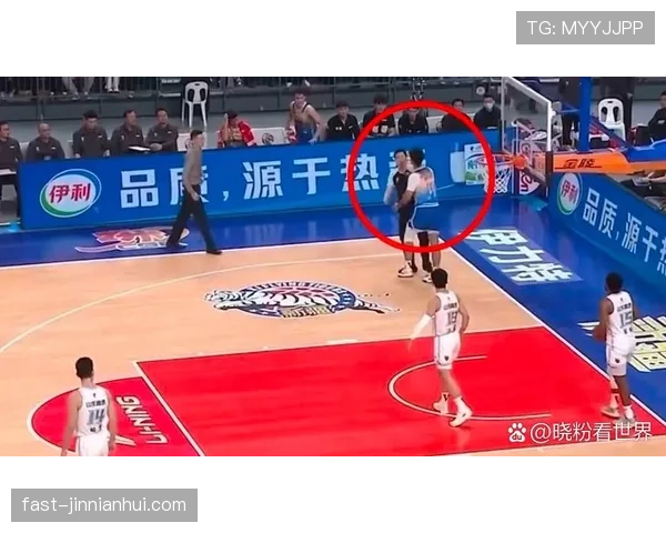 在篮球比赛中双方犯规该如何判定与处理
